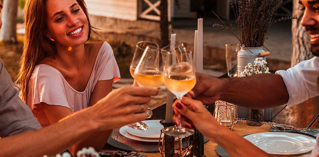 El 93% de los consumidores de vino en España prefieren tomarlo en compañía