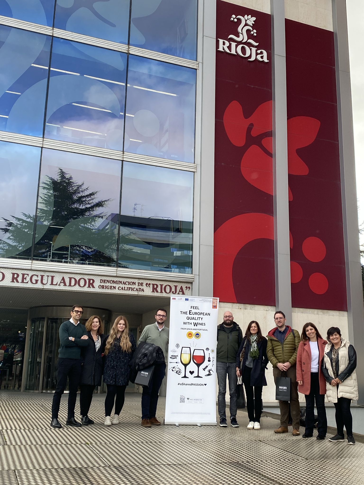 Miembros de la Interprofesional del vino y prensa reunidos en DOCa Rioja