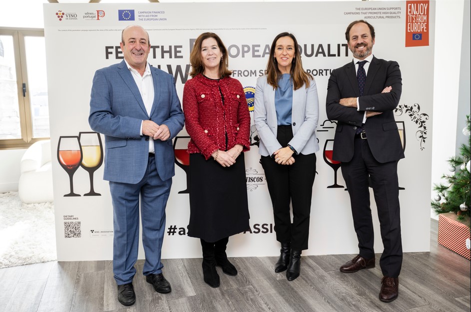 Fernando Ezquerro, Susana Garcia, presidente y directora OIVE respectivamente, junto a Sonia Viera y Frederico Falcao, directora de marketing y presidente de ViniPortugal, respectivamente.